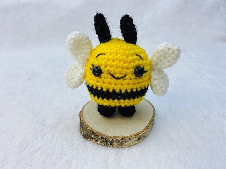 Crochet Bee Pattern, Bee Keychain Crochet