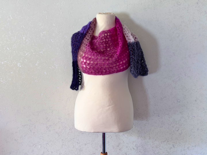 Crochet Pattern Shawl “Featherlight“