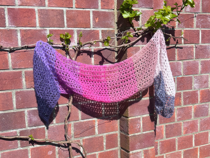 Crochet Pattern Shawl “Featherlight“