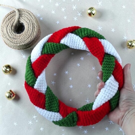 Christmas Wreath Crochet Pattern, Christmas in July, Modern Advent Wreath
