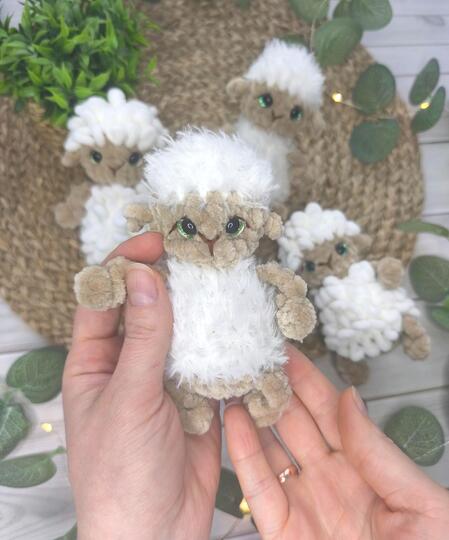 Mini Schaf häkeln – 2-in-1 Häkelanleitung (ohne Nähen, Amigurumi)