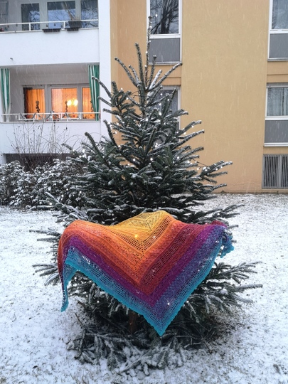 "Kore" ... das Tuch, das seinen eigenen Weg geht. Nicht klassich.