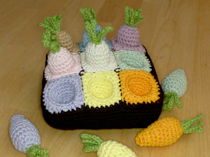 Crochet pattern carrot plugging toy