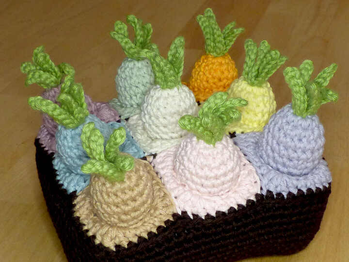 Crochet pattern carrot plugging toy
