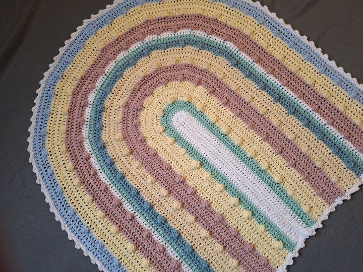 Häkelanleitung: Rainbow Bears Babydecke