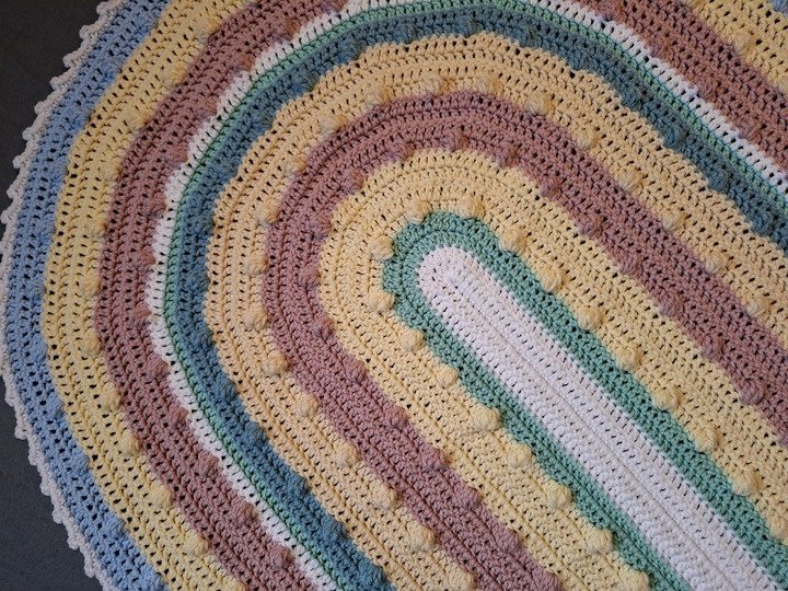 Häkelanleitung: Rainbow Bears Babydecke