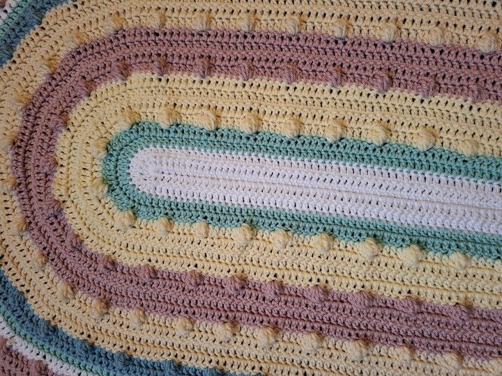 Häkelanleitung: Rainbow Bears Babydecke
