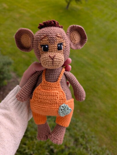 Anleitung Affe: Niedlicher Affe Alfie mit Latzhose