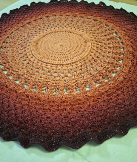 Samtglut – Velvet Ember Eine beidseitig verwendbare Mandala-Tischdecke