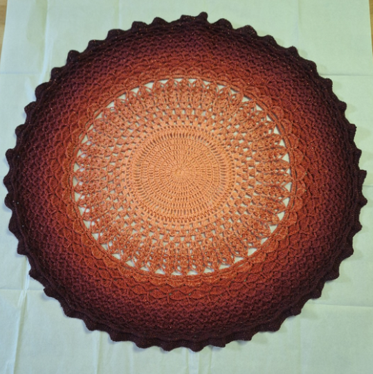 Samtglut – Velvet Ember Eine beidseitig verwendbare Mandala-Tischdecke