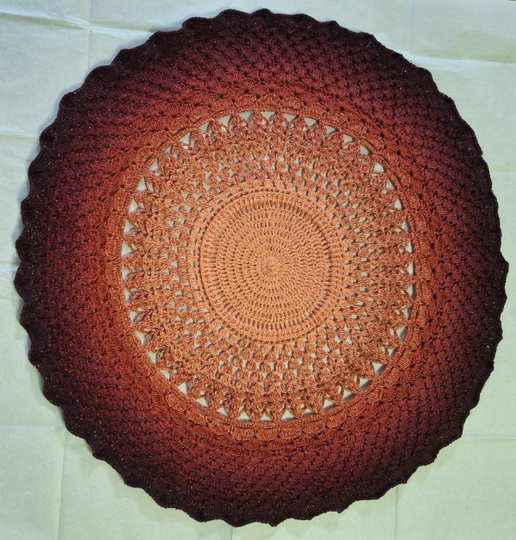 Samtglut – Velvet Ember Eine beidseitig verwendbare Mandala-Tischdecke