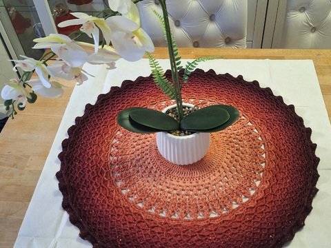 Samtglut – Velvet Ember Eine beidseitig verwendbare Mandala-Tischdecke