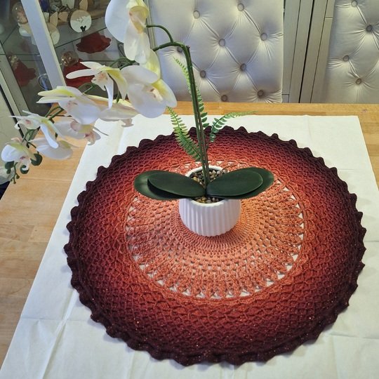 Samtglut – Velvet Ember Eine beidseitig verwendbare Mandala-Tischdecke