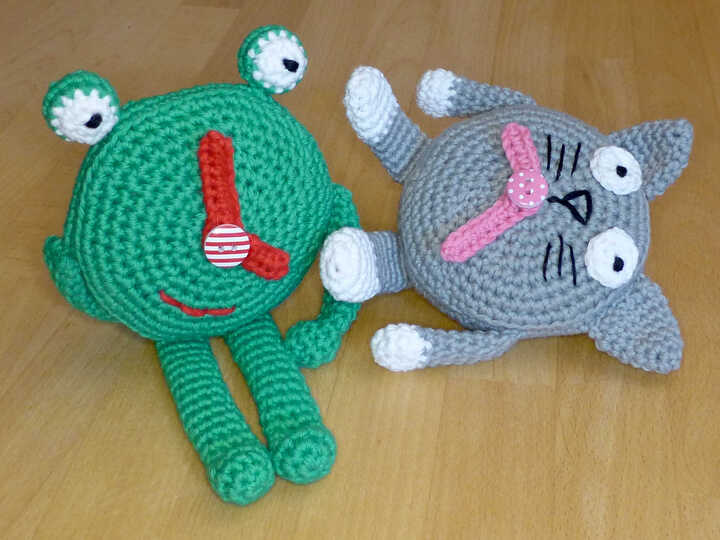 Häkelanleitung Wecker Katze & Frosch mit beweglichen Zeigern