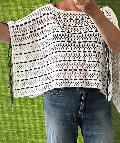Flatter-Poncho – einfache Häkelanleitung
