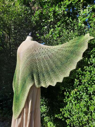 Crochet pattern shawl Talwyn