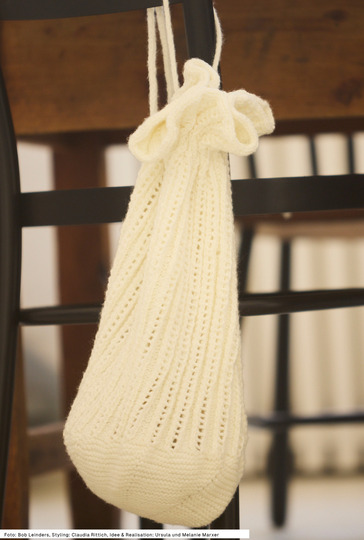 Mustermixpullover mit Beuteltasche