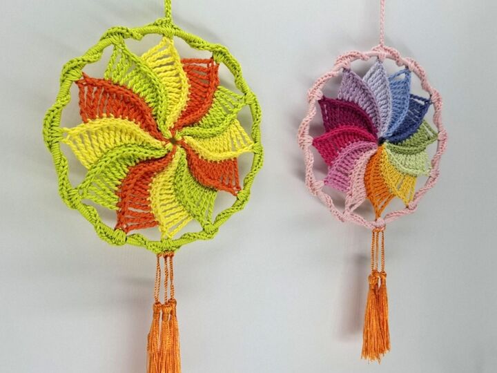 Häkelanleitung buntes Windrad, kleines Mandala, Blumenstecker