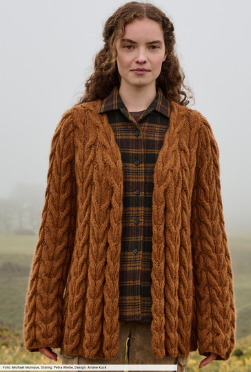 Verschlusslose Zopfmusterjacke