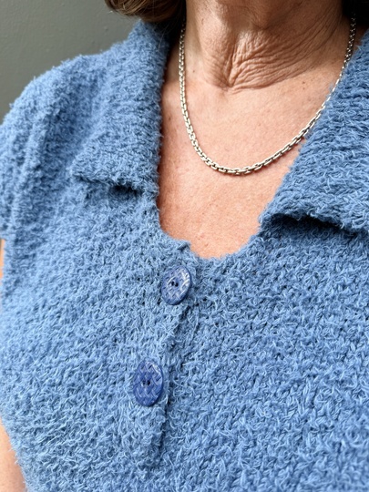 Strickanleitung Sommerpullover Mila mit V-Ausschnitt und Kragen