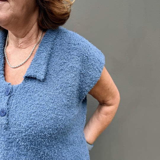 Strickanleitung Sommerpullover Mila mit V-Ausschnitt und Kragen