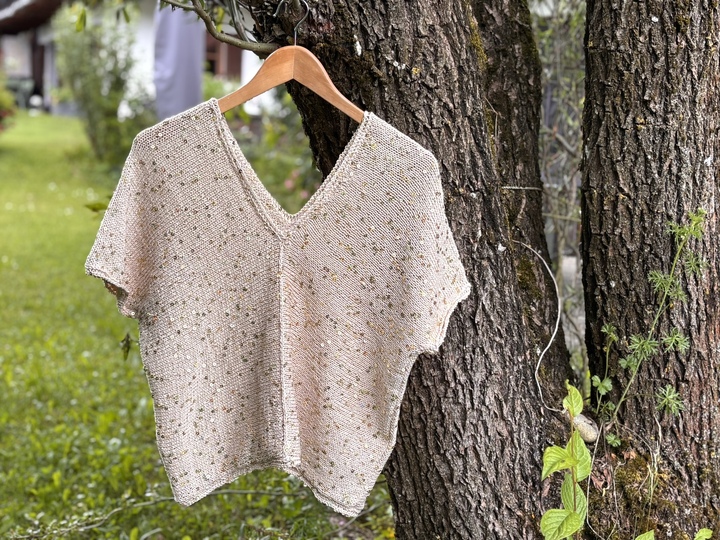 Gestricktes Sommershirt LA CROISETTE | nahtlos | besondere Konstruktion