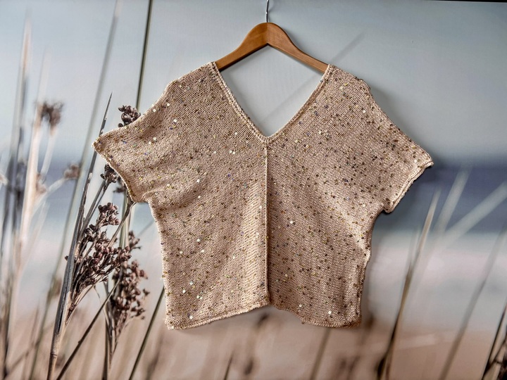 Gestricktes Sommershirt LA CROISETTE | nahtlos | besondere Konstruktion