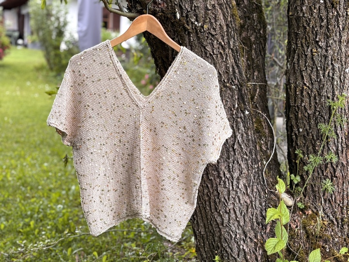 Gestricktes Sommershirt LA CROISETTE | nahtlos | besondere Konstruktion