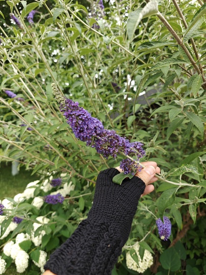Fingerfrei - Anleitung für gestrickte fingerlose Stulpen mit Daumen
