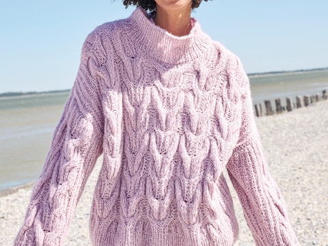 Oversizepulli mit Zopfstrukuren
