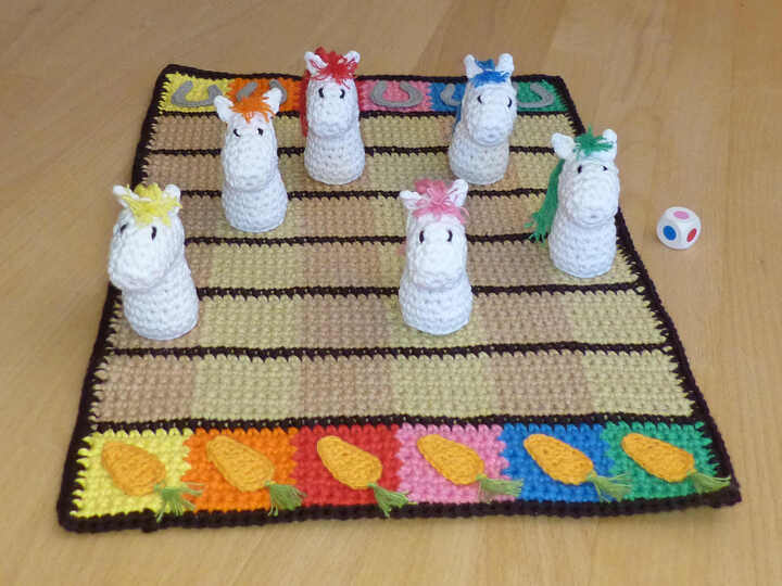 Häkelanleitung Pferderennen, ein lustiges Brettspiel + Extra Farbwürfel