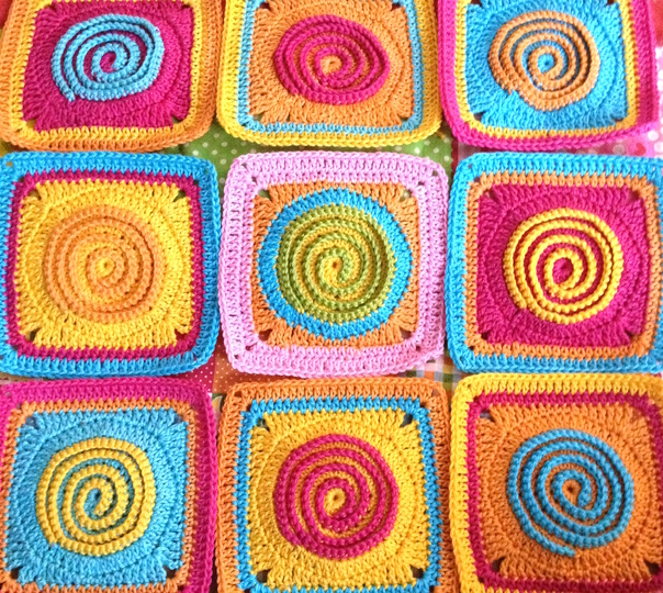 Crochet pattern Granny Square Tornado, spiral design