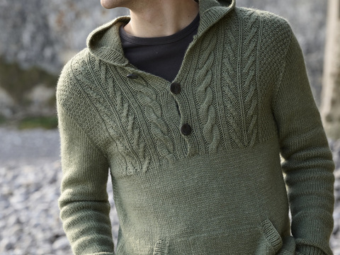 Herrenpulli mit Kapuze