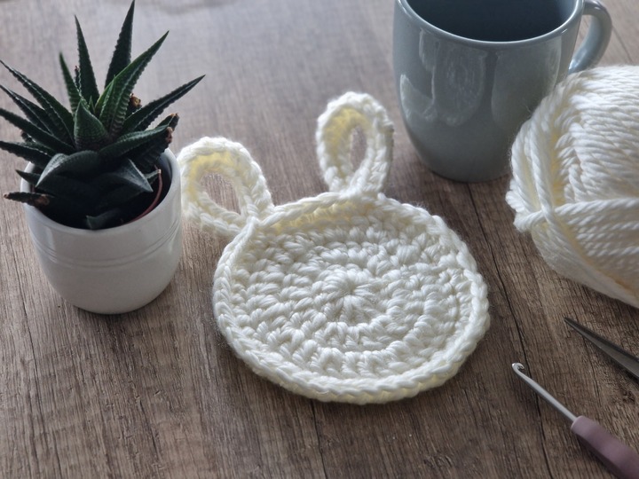 Häkelanleitung Bunny Coaster – Süßer Hasen-Untersetzer (PDF, Deutsch/Englis
