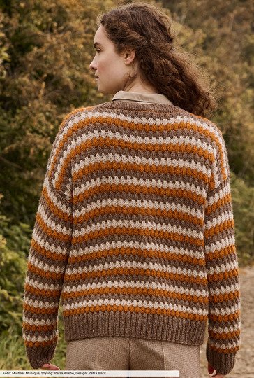 Pulli im dreifarbigen Hebemaschen-Muster