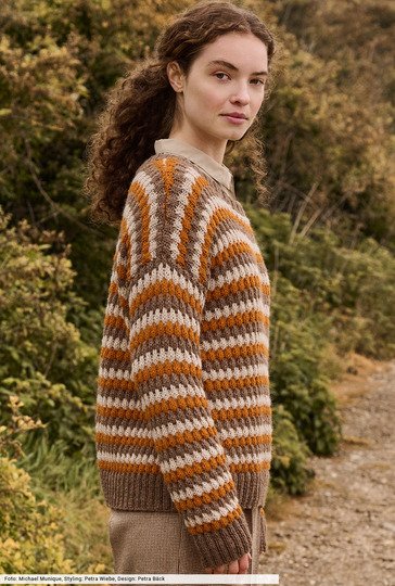 Pulli im dreifarbigen Hebemaschen-Muster