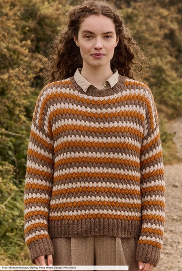 Pulli im dreifarbigen Hebemaschen-Muster