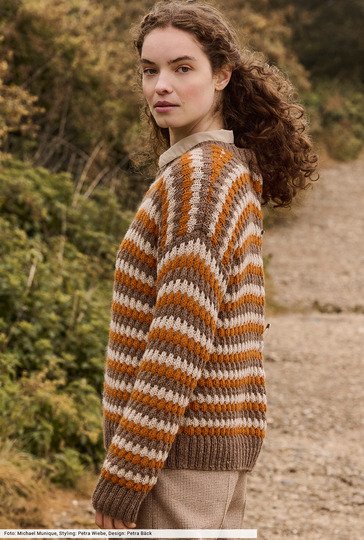 Pulli im dreifarbigen Hebemaschen-Muster
