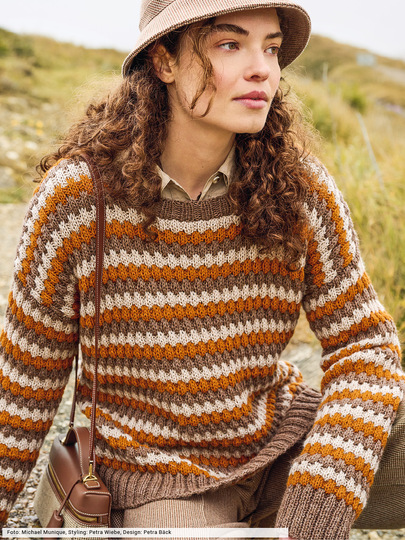 Pulli im dreifarbigen Hebemaschen-Muster