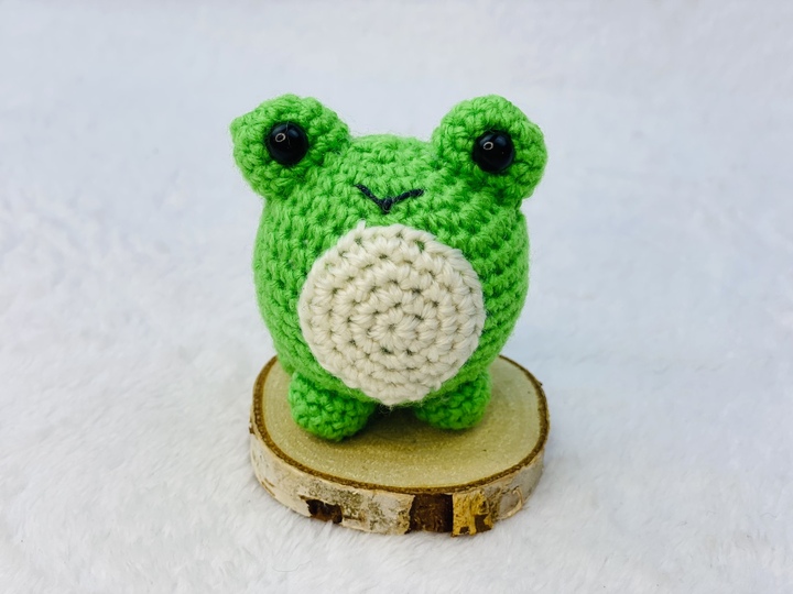 Crochet Frog Keychain Pattern, Easy Amigurumi Frog Pattern