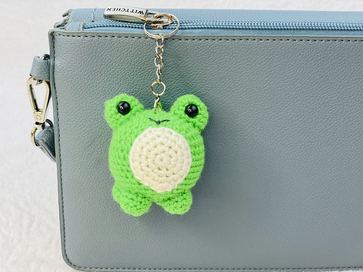 Crochet Frog Keychain Pattern, Easy Amigurumi Frog Pattern