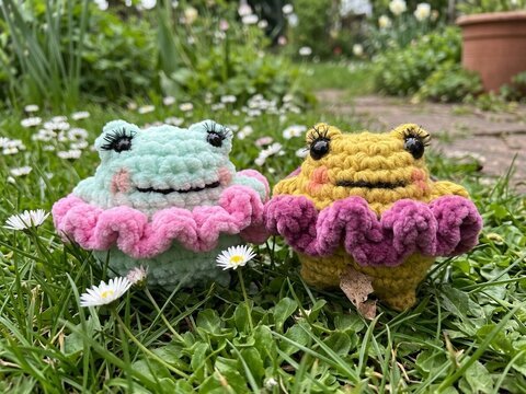 Häkelanleitung – Frösche im Tütü | Amigurumi