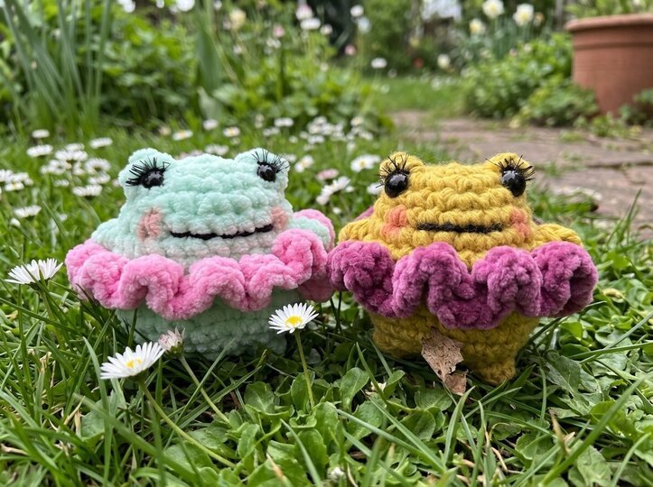 Häkelanleitung – Frösche im Tütü | Amigurumi