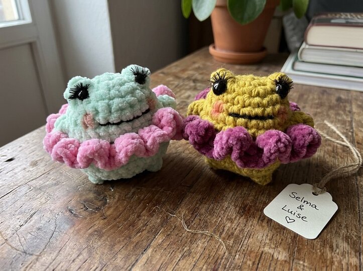Häkelanleitung – Frösche im Tütü | Amigurumi