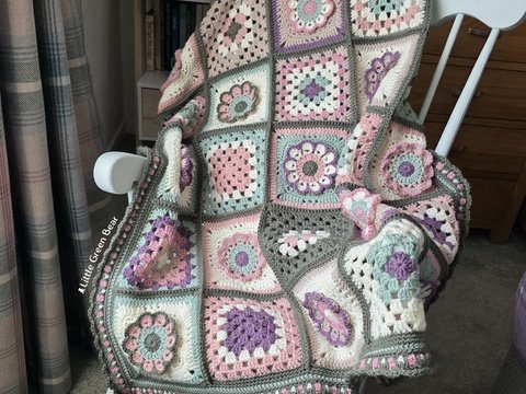 Granny's Glade Blanket Crochet Pattern (English)