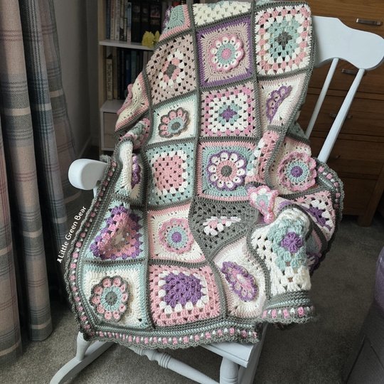 Granny's Glade Blanket Crochet Pattern (English)