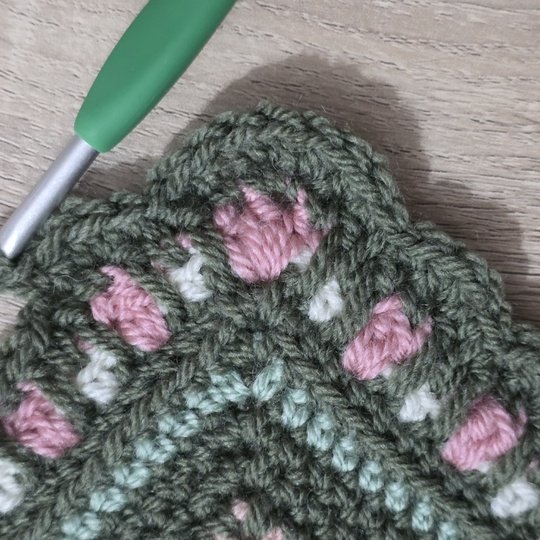 Granny's Glade Blanket Crochet Pattern (English)