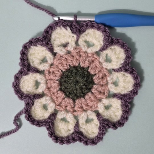 Granny's Glade Blanket Crochet Pattern (English)