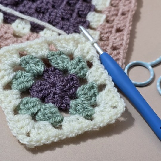 Granny's Glade Blanket Crochet Pattern (English)