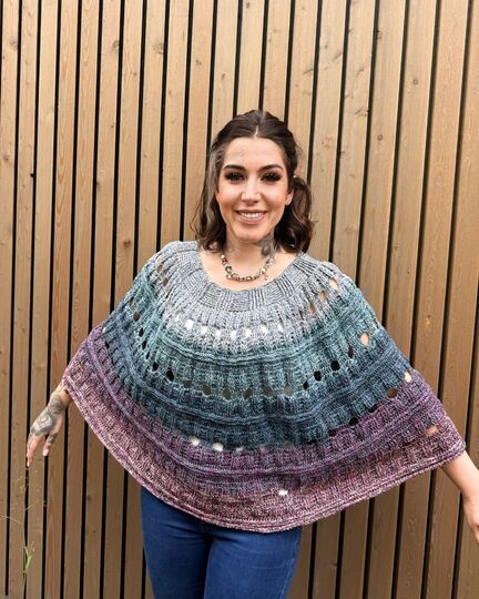 Häkelanleitung PONCHO "Dunkle Blüte"